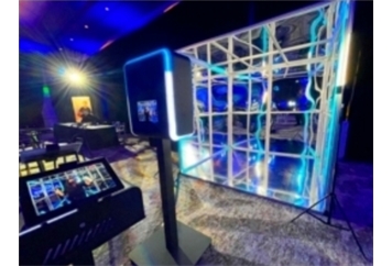 Photo Booth - House of Mirrors in Orlando