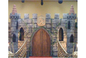 Castle - Stone Wall with Towers (Theme Decor) in Orlando
